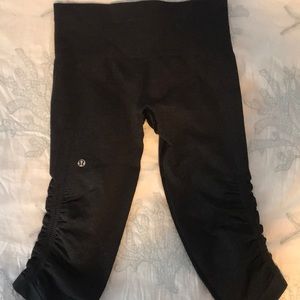Lululemon in the flow 2 cropped yoga pants